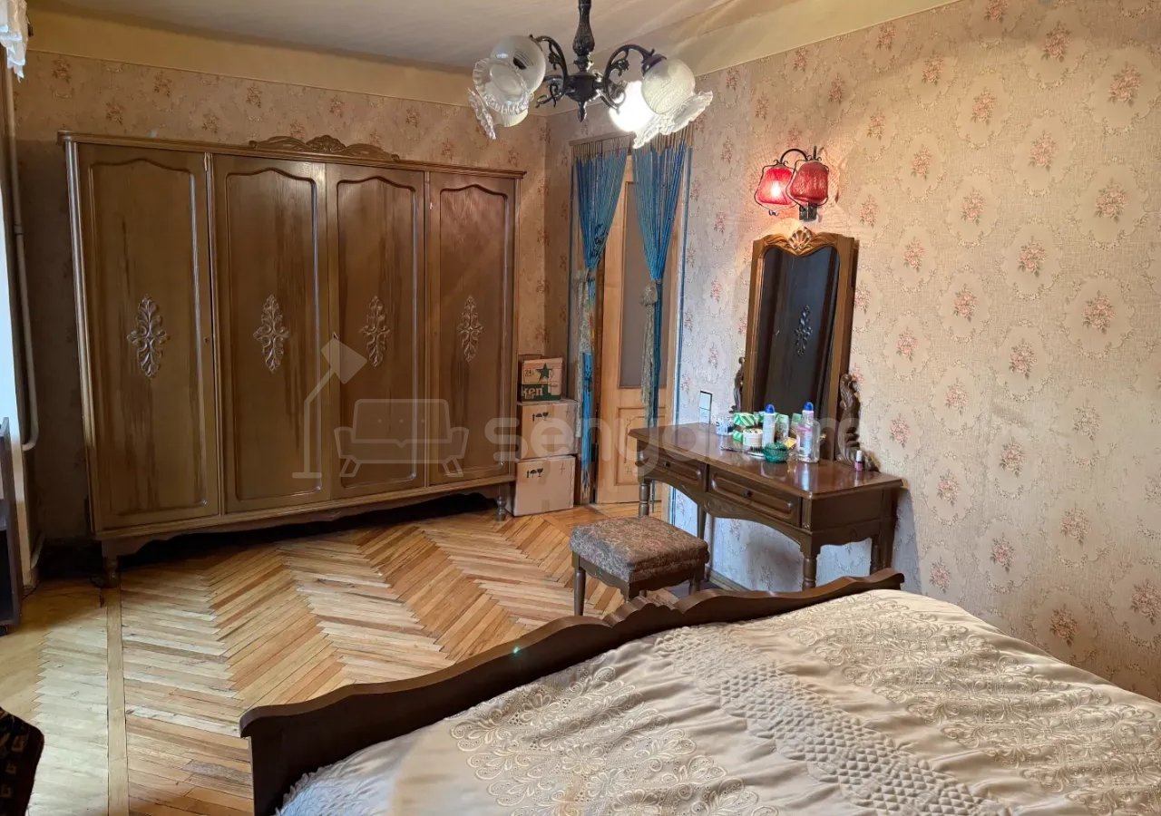 3 Սենյականոց Բնակարան Քարե Շենքում, 56քմ, 2/4 հարկ, Նորմալ Վիճակում, Կահավորված