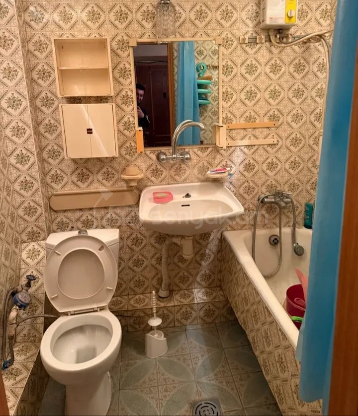 3 Սենյականոց Բնակարան Քարե Շենքում, 56քմ, 2/4 հարկ, Նորմալ Վիճակում, Կահավորված