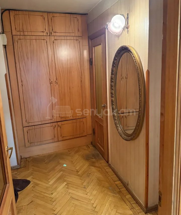 3 Սենյականոց Բնակարան Քարե Շենքում, 56քմ, 2/4 հարկ, Նորմալ Վիճակում, Կահավորված