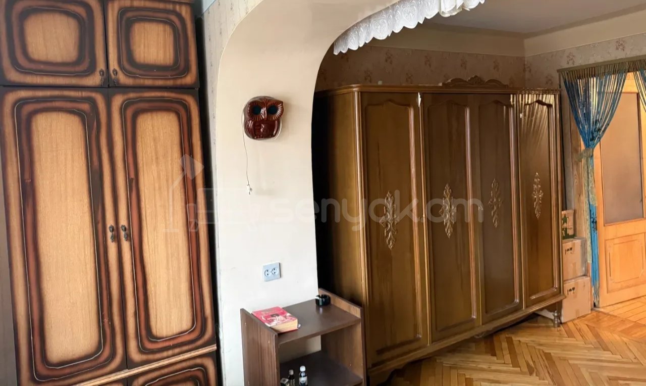 3 Սենյականոց Բնակարան Քարե Շենքում, 56քմ, 2/4 հարկ, Նորմալ Վիճակում, Կահավորված