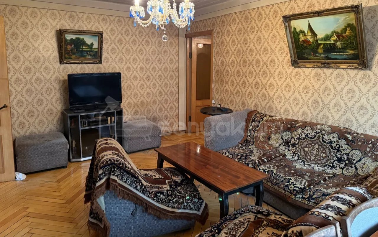 3 Սենյականոց Բնակարան Քարե Շենքում, 56քմ, 2/4 հարկ, Նորմալ Վիճակում, Կահավորված