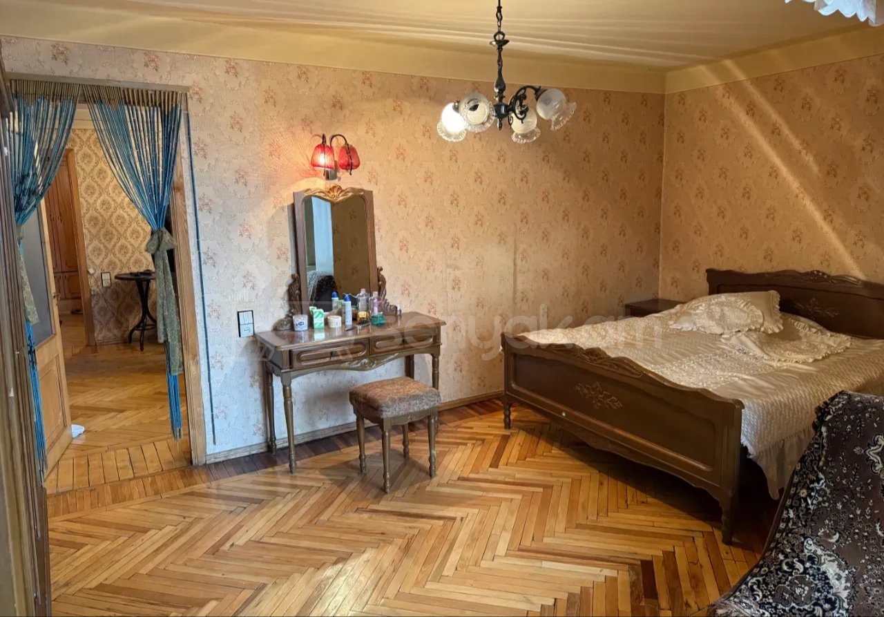 3 Սենյականոց Բնակարան Քարե Շենքում, 77քմ, 4/9 հարկ, Նորմալ Վիճակում, Կահավորված