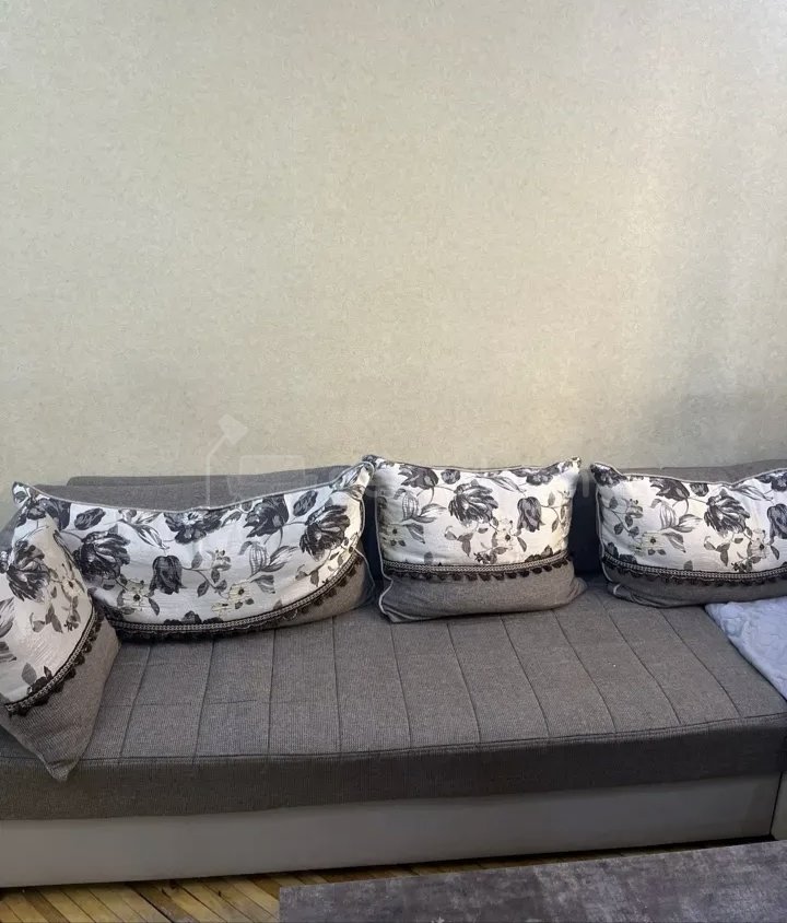 3 Սենյականոց Բնակարան Քարե Շենքում, 60քմ, 2/4 հարկ, Կոսմետիկ Վերանորոգված, Կահավորված