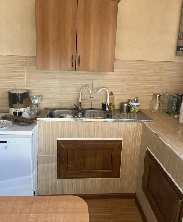 3 Սենյականոց Բնակարան Քարե Շենքում, 60քմ, 2/4 հարկ, Կոսմետիկ Վերանորոգված, Կահավորված