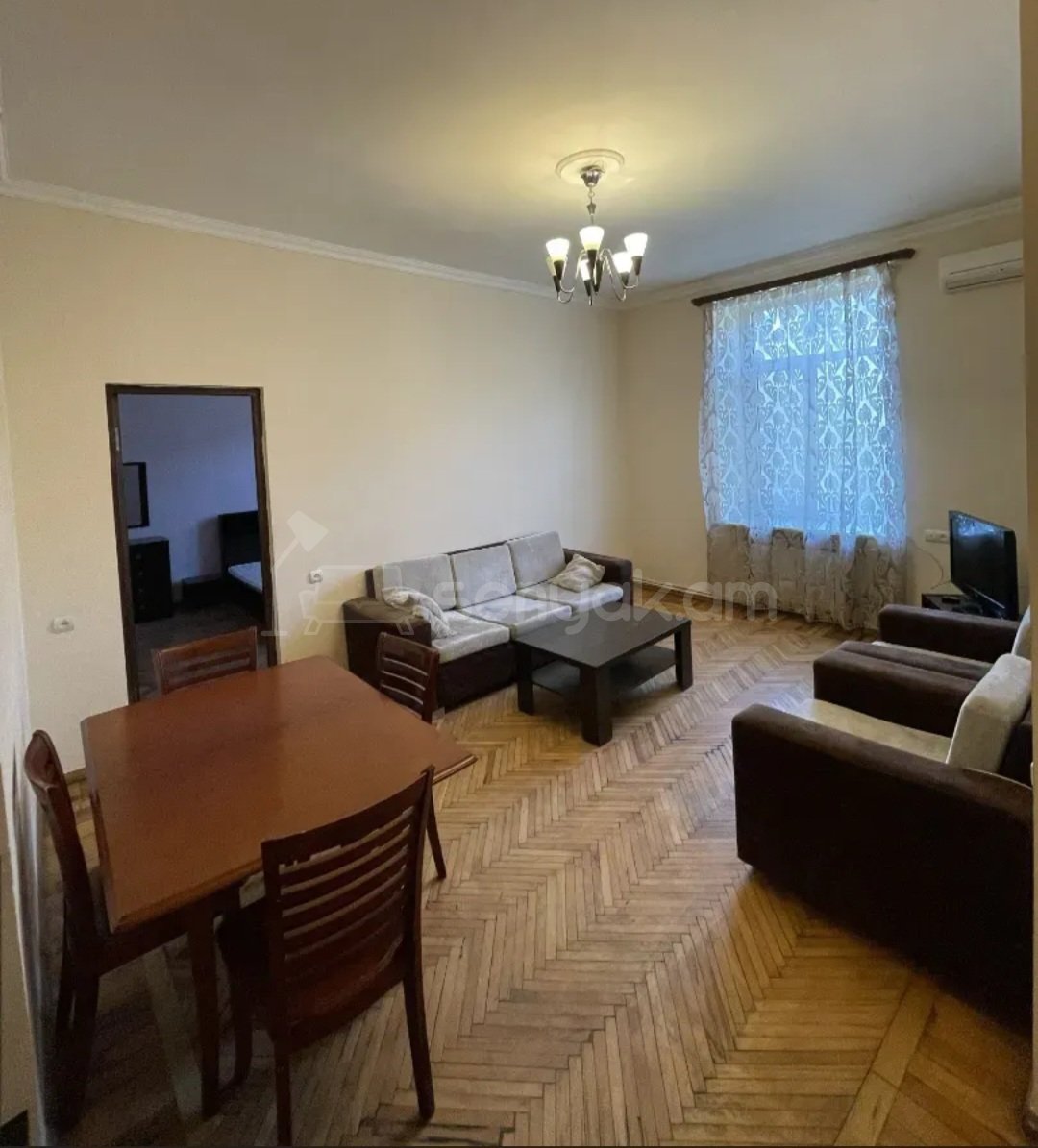 2 Սենյականոց Բնակարան Քարե Շենքում, 50քմ, 2/4 հարկ, Նորմալ Վիճակում, Կահավորված, Արևկող