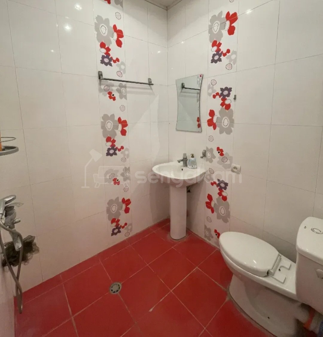 2 Սենյականոց Բնակարան Քարե Շենքում, 50քմ, 2/4 հարկ, Նորմալ Վիճակում, Կահավորված, Արևկող