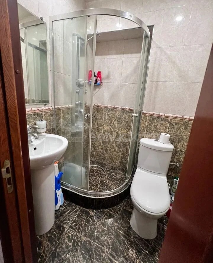 4 Սենյականոց Բնակարան Քարե Շենքում, 98քմ, 2/5 հարկ, Կապիտալ Վերանորոգված