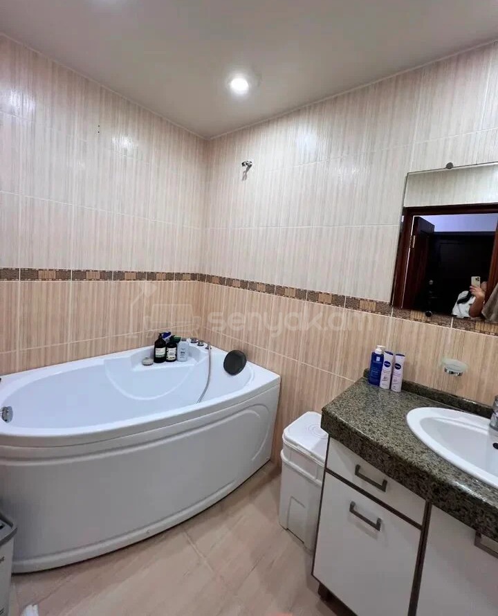 4 Սենյականոց Բնակարան Քարե Շենքում, 98քմ, 2/5 հարկ, Կապիտալ Վերանորոգված