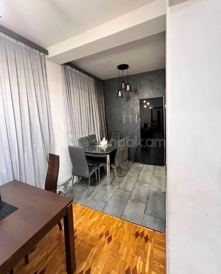 4 Սենյականոց Բնակարան Քարե Շենքում, 98քմ, 2/5 հարկ, Կապիտալ Վերանորոգված