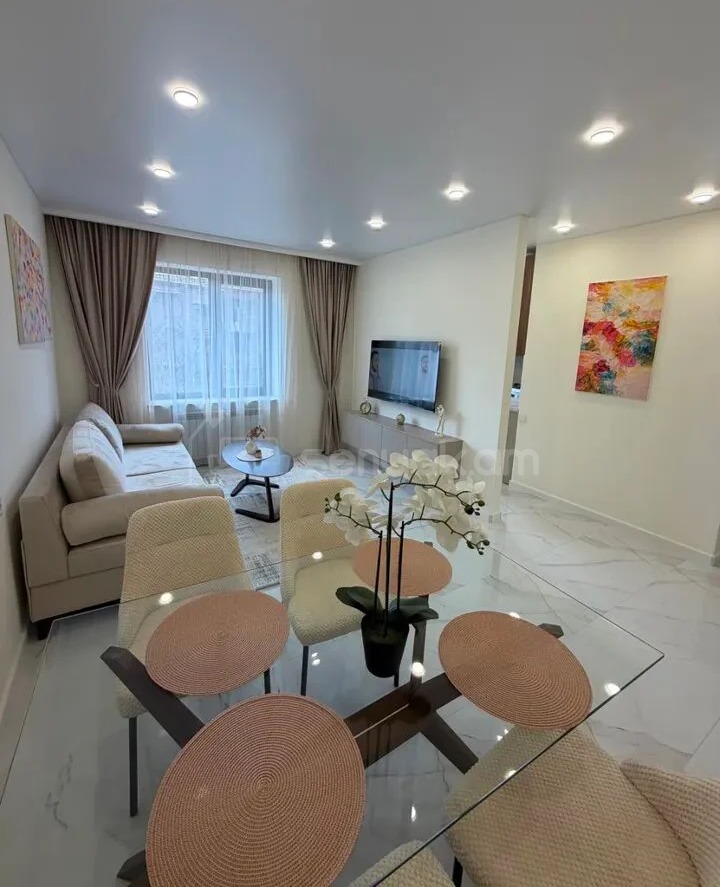 2 Սենյականոց Բնակարան Քարե Շենքում, 60քմ, 3/5 հարկ, Կապիտալ Վերանորոգված