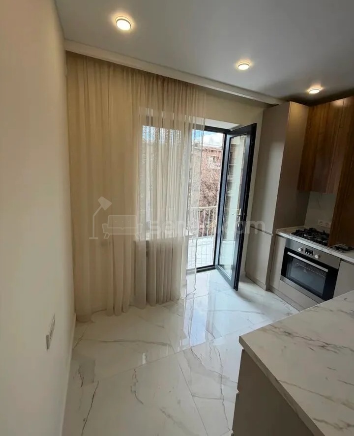 2 Սենյականոց Բնակարան Քարե Շենքում, 60քմ, 3/5 հարկ, Կապիտալ Վերանորոգված