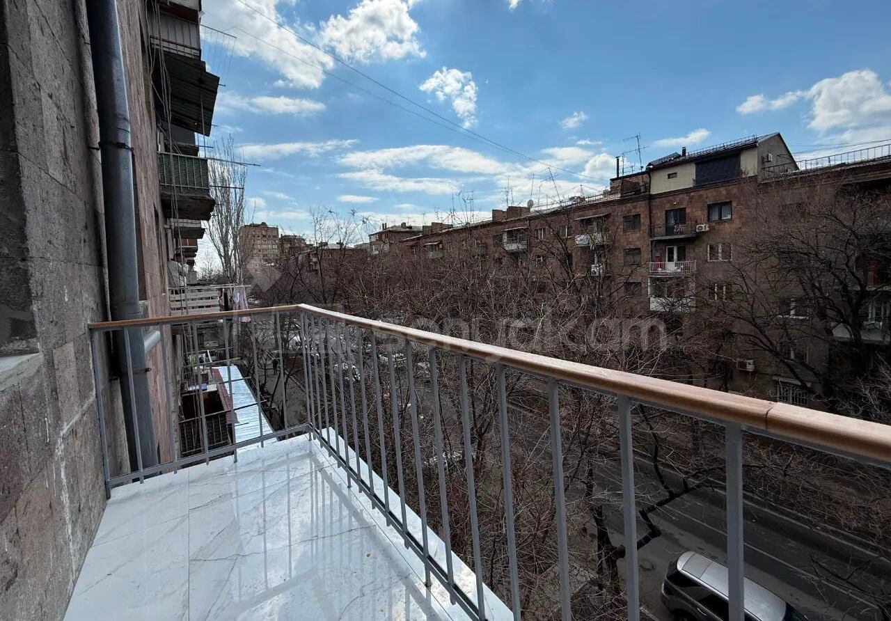 2 Սենյականոց Բնակարան Քարե Շենքում, 60քմ, 3/5 հարկ, Կապիտալ Վերանորոգված