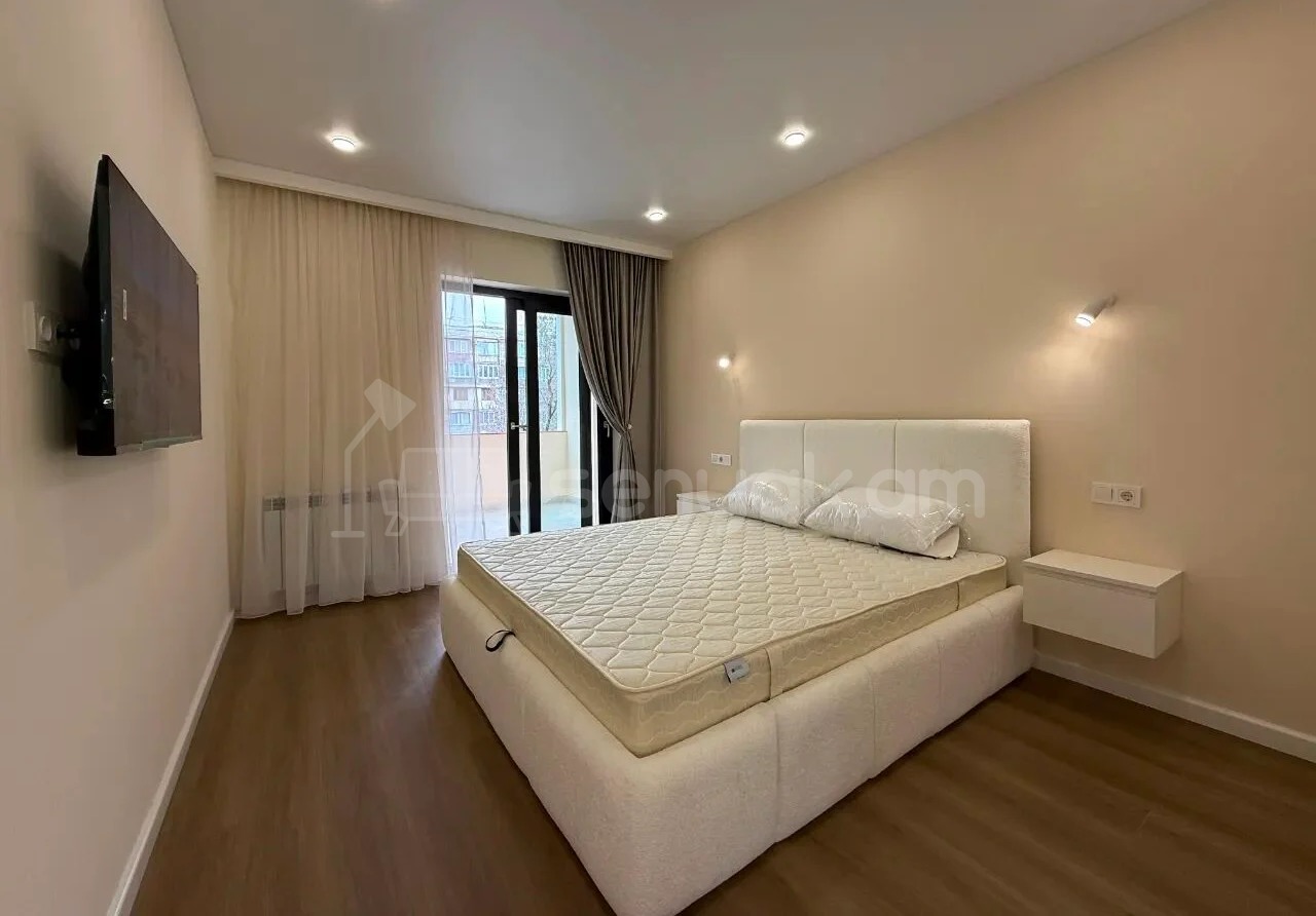 2 Սենյականոց Բնակարան Քարե Շենքում, 60քմ, 3/5 հարկ, Կապիտալ Վերանորոգված