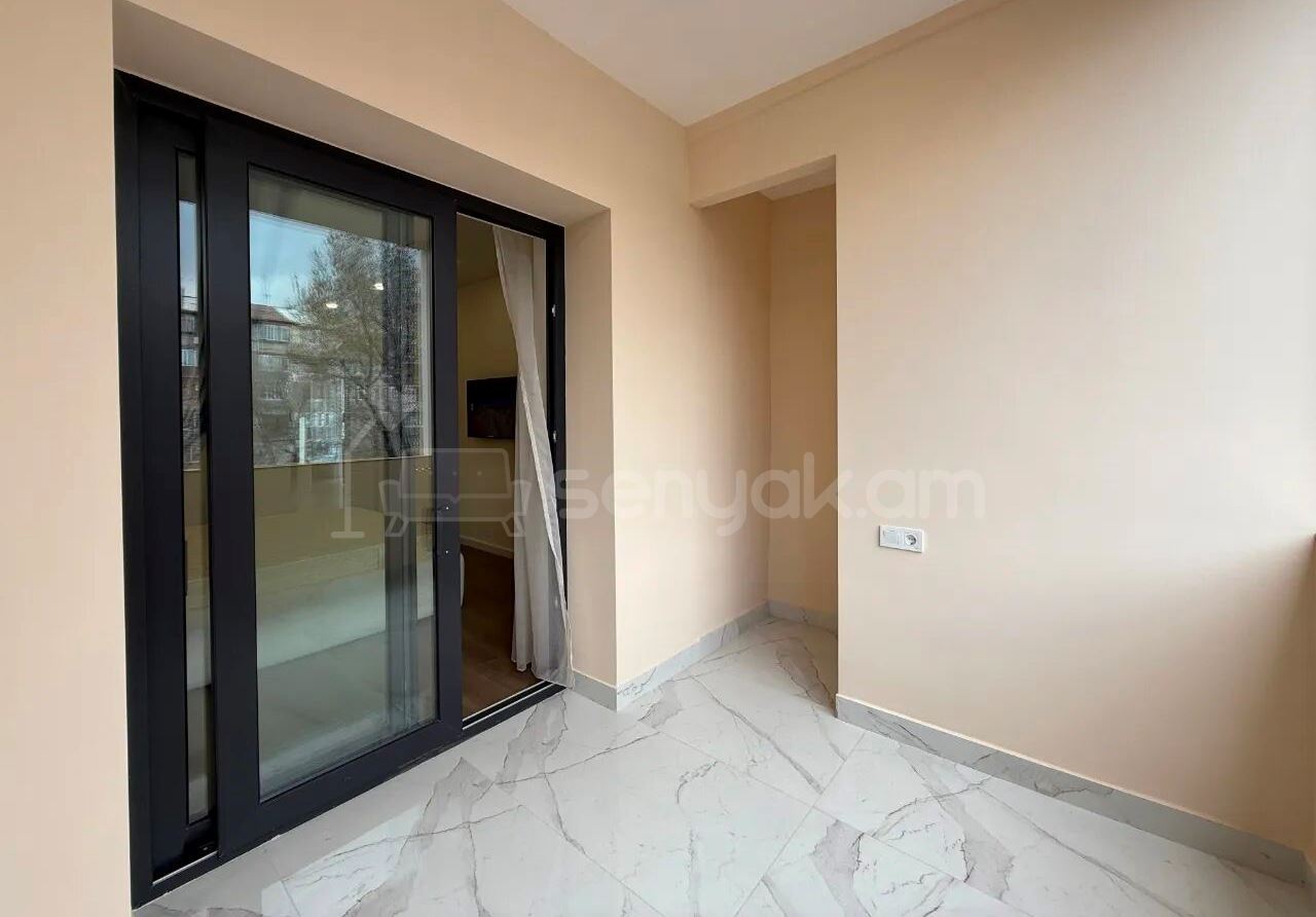 2 Սենյականոց Բնակարան Քարե Շենքում, 60քմ, 3/5 հարկ, Կապիտալ Վերանորոգված