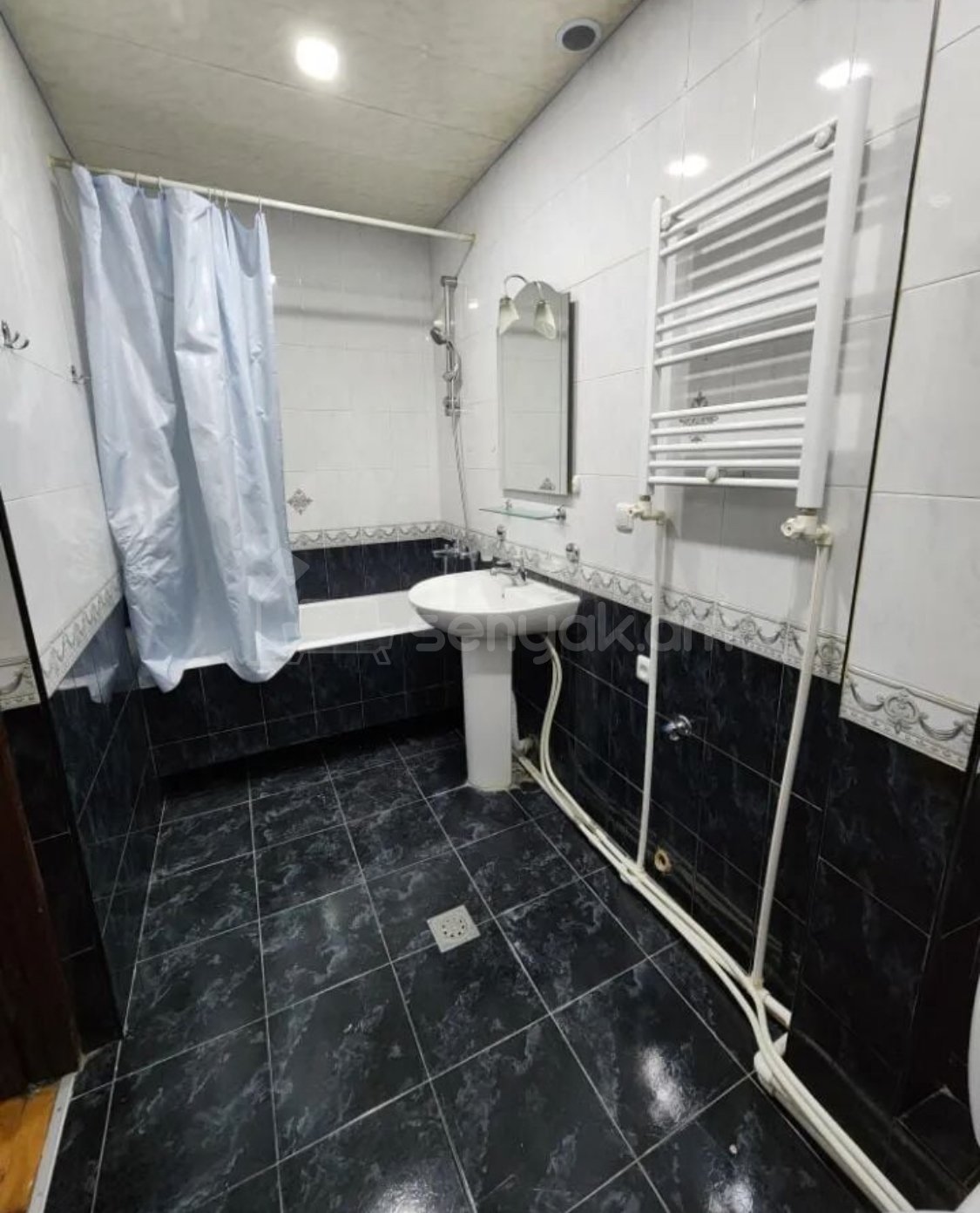 2 Սենյականոց Բնակարան Քարե Շենքում, 65քմ, 4/5 հարկ, Կապիտալ Վերանորոգված, Կահավորված