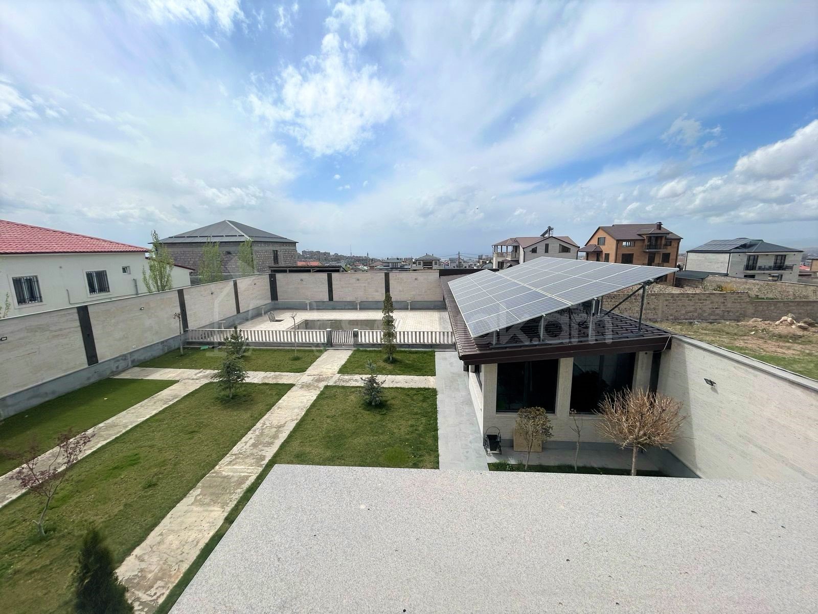 5 Սենյականոց Շքեղ Առանձնատուն, 250քմ, Լողավազանով, Ավտոտնակով