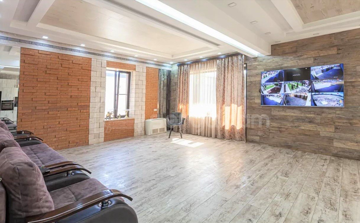 5 Սենյականոց Շքեղ Առանձնատուն, 250քմ, Լողավազանով, Ավտոտնակով