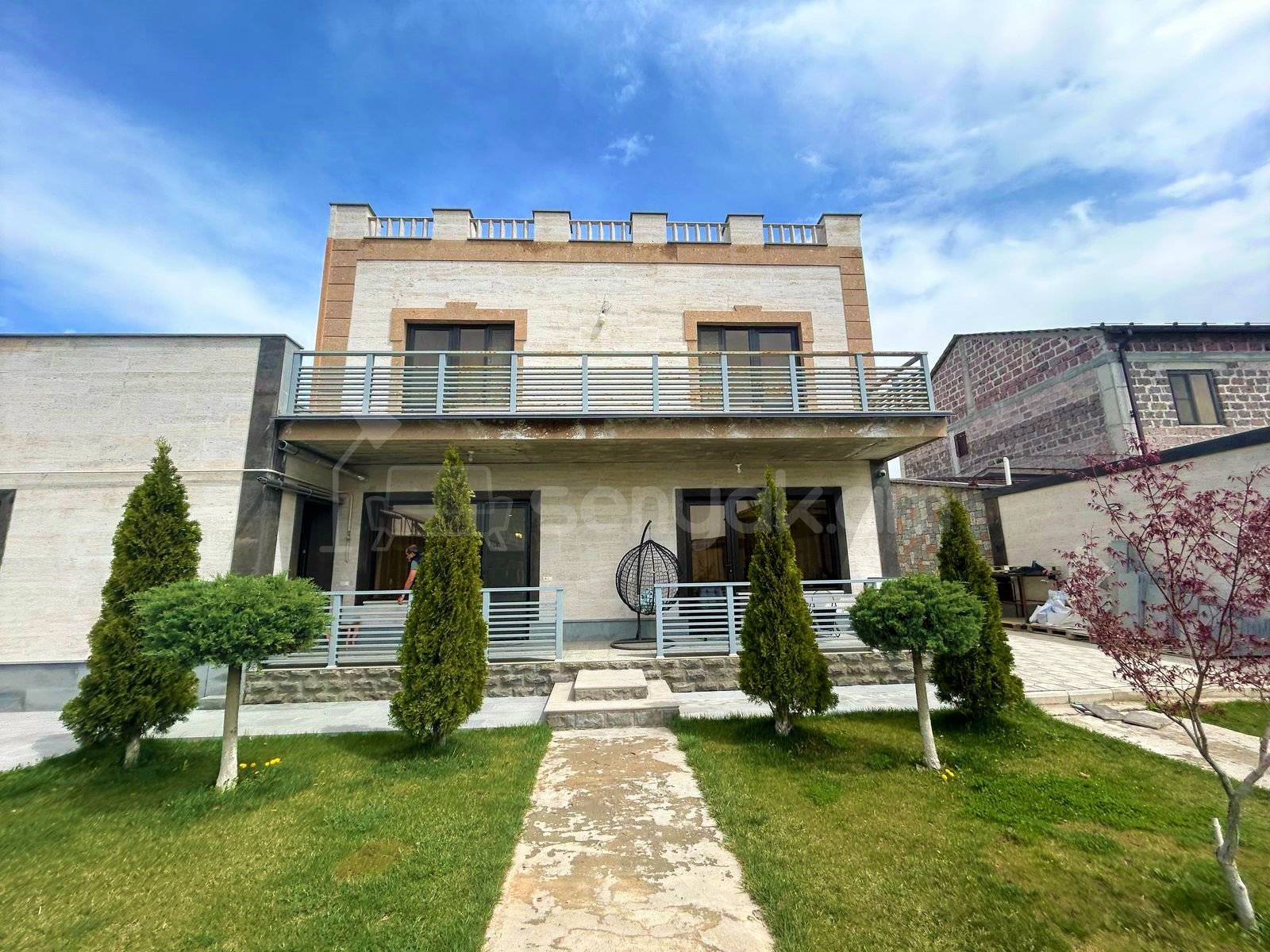 5 Սենյականոց Շքեղ Առանձնատուն, 250քմ, Լողավազանով, Ավտոտնակով