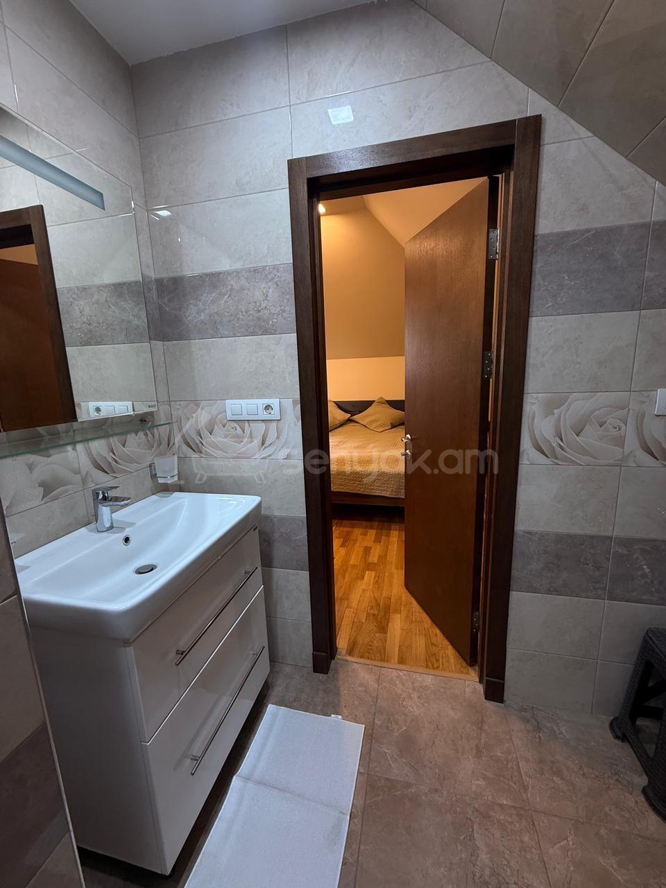 3 Սենյականոց Բնակարան Նորակառույցում, 120քմ, 5/6 հարկ, Կապիտալ Վերանորոգված