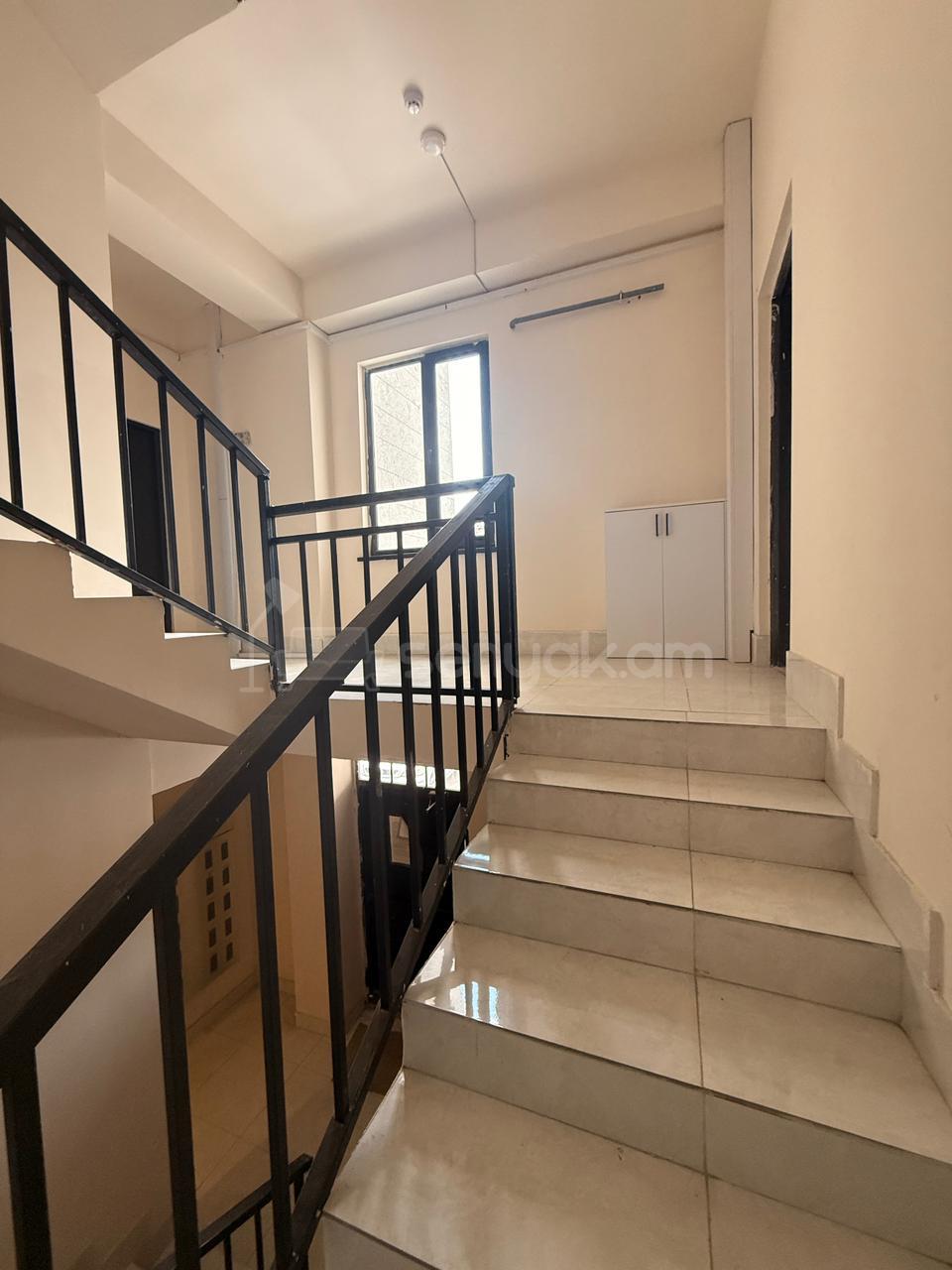 3 Սենյականոց Բնակարան Նորակառույցում, 100քմ, 2/4 հարկ, Զրոյական Վիճակում