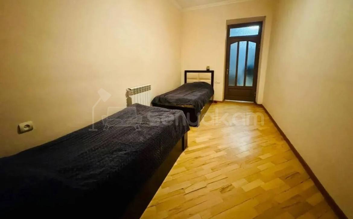 2 Սենյականոց Բնակարան Քարե Շենքում, 45քմ, 2/5 հարկ, Կապիտալ Վերանորոգված, Կահավորված