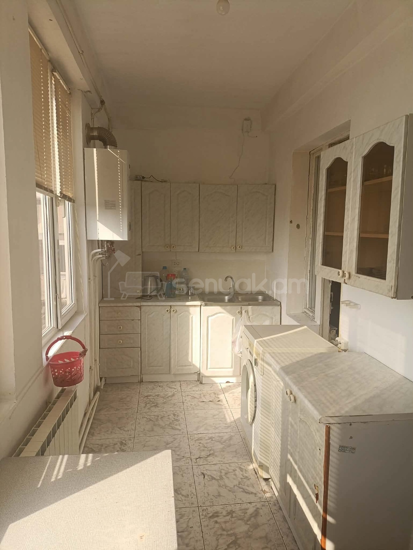 3 Սենյականոց Բնակարան, 75քմ, 9/9 հարկ, Նորմալ Վիճակում, Կահավորված