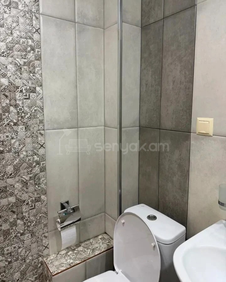 2 Սենյականոց Բնակարան Քարե Շենքում, 54քմ, 5/5 հարկ, Կապիտալ Վերանորոգված