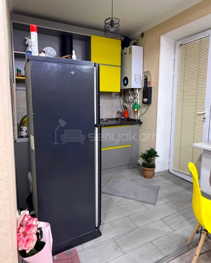 2 Սենյականոց Բնակարան Քարե Շենքում, 54քմ, 5/5 հարկ, Կապիտալ Վերանորոգված