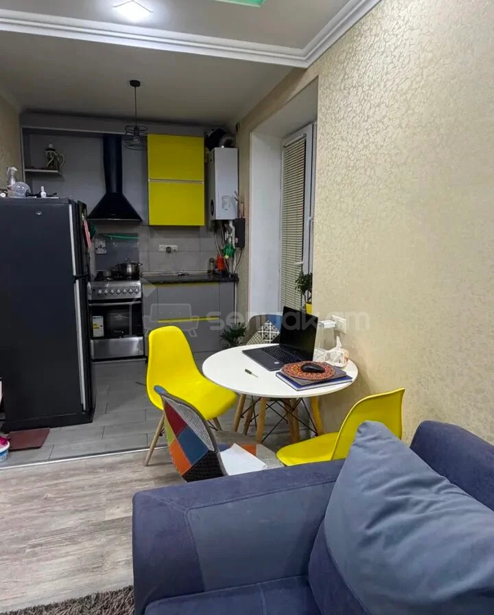 2 Սենյականոց Բնակարան Քարե Շենքում, 54քմ, 5/5 հարկ, Կապիտալ Վերանորոգված