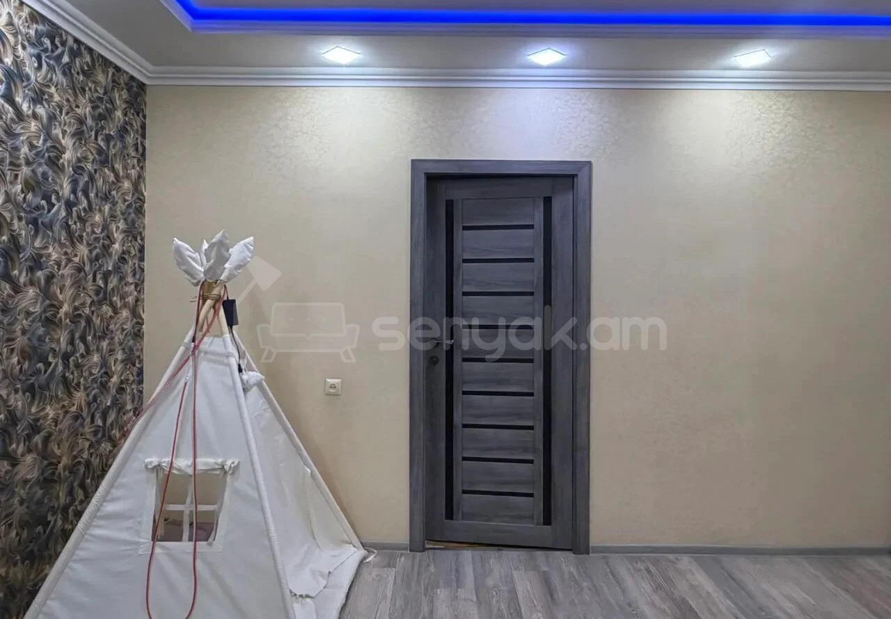 2 Սենյականոց Բնակարան Քարե Շենքում, 54քմ, 5/5 հարկ, Կապիտալ Վերանորոգված