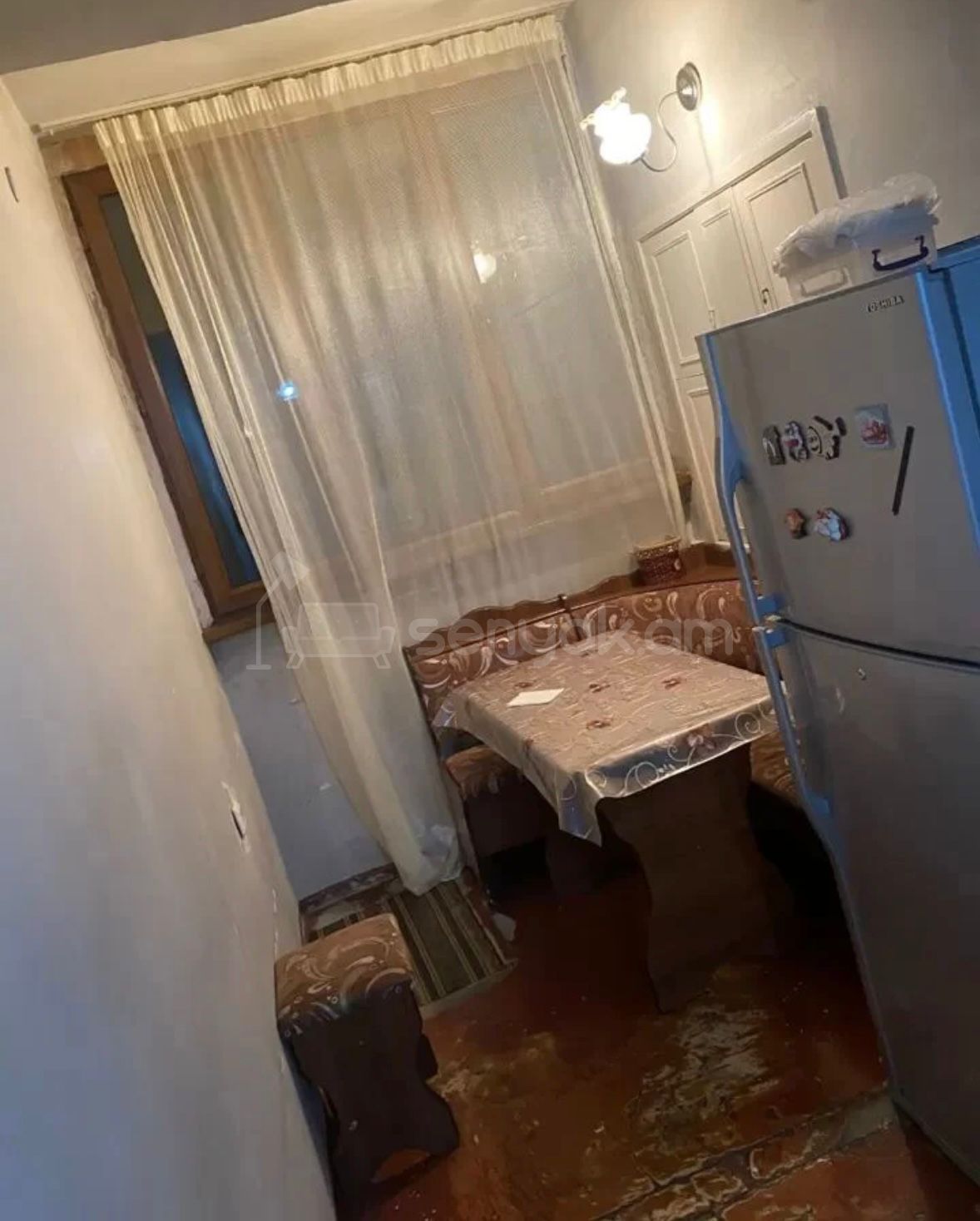 3 Սենյականոց Բնակարան Քարե Շենքում, 105քմ, 1/5 հարկ, Նորմալ Վիճակում