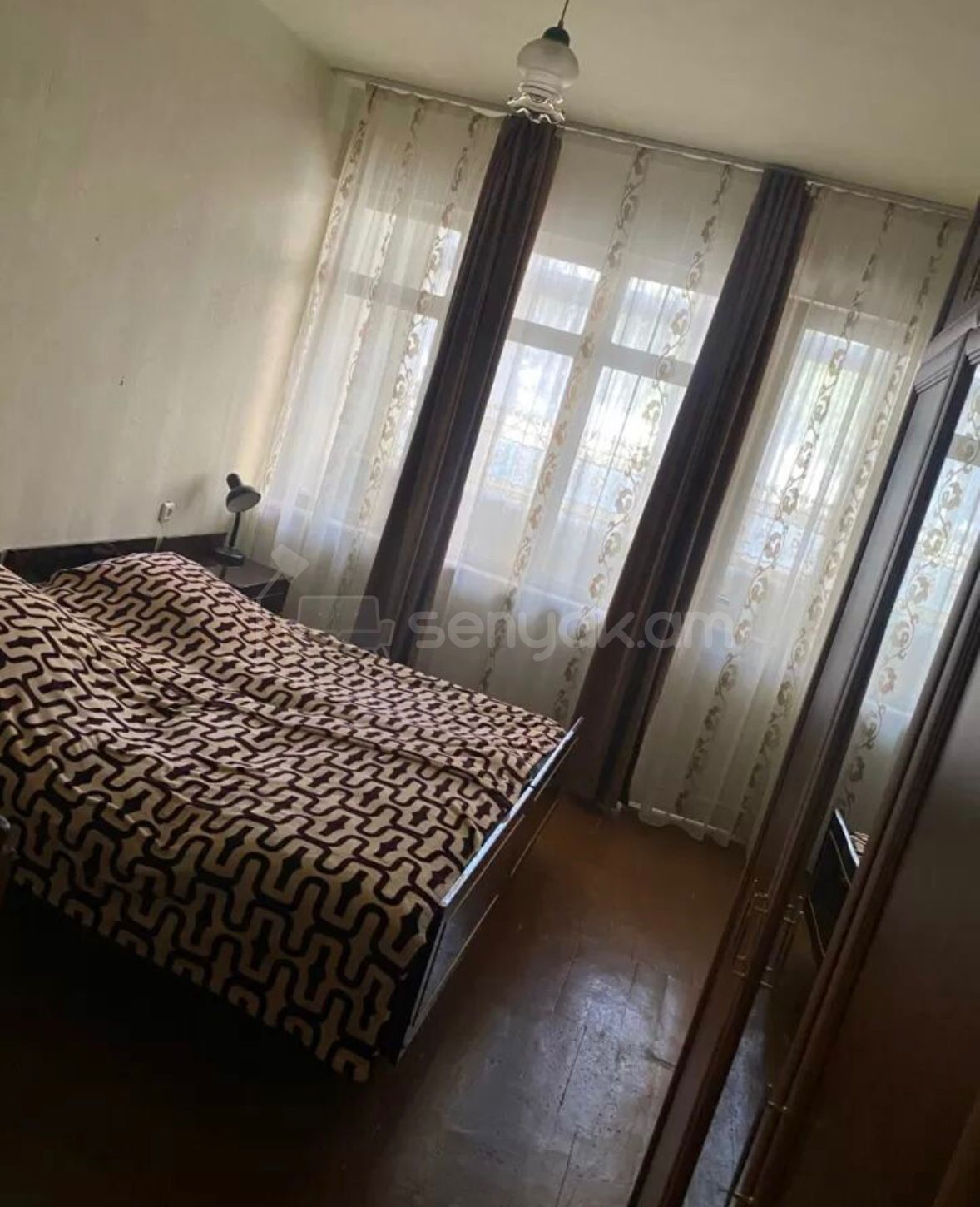 3 Սենյականոց Բնակարան Քարե Շենքում, 105քմ, 1/5 հարկ, Նորմալ Վիճակում