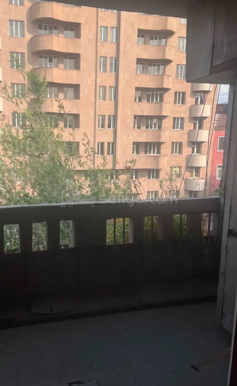 4 Սենյականոց Բնակարան Քարե Շենքում, 124քմ, 4/4 հարկ, Պետական Վիճակում