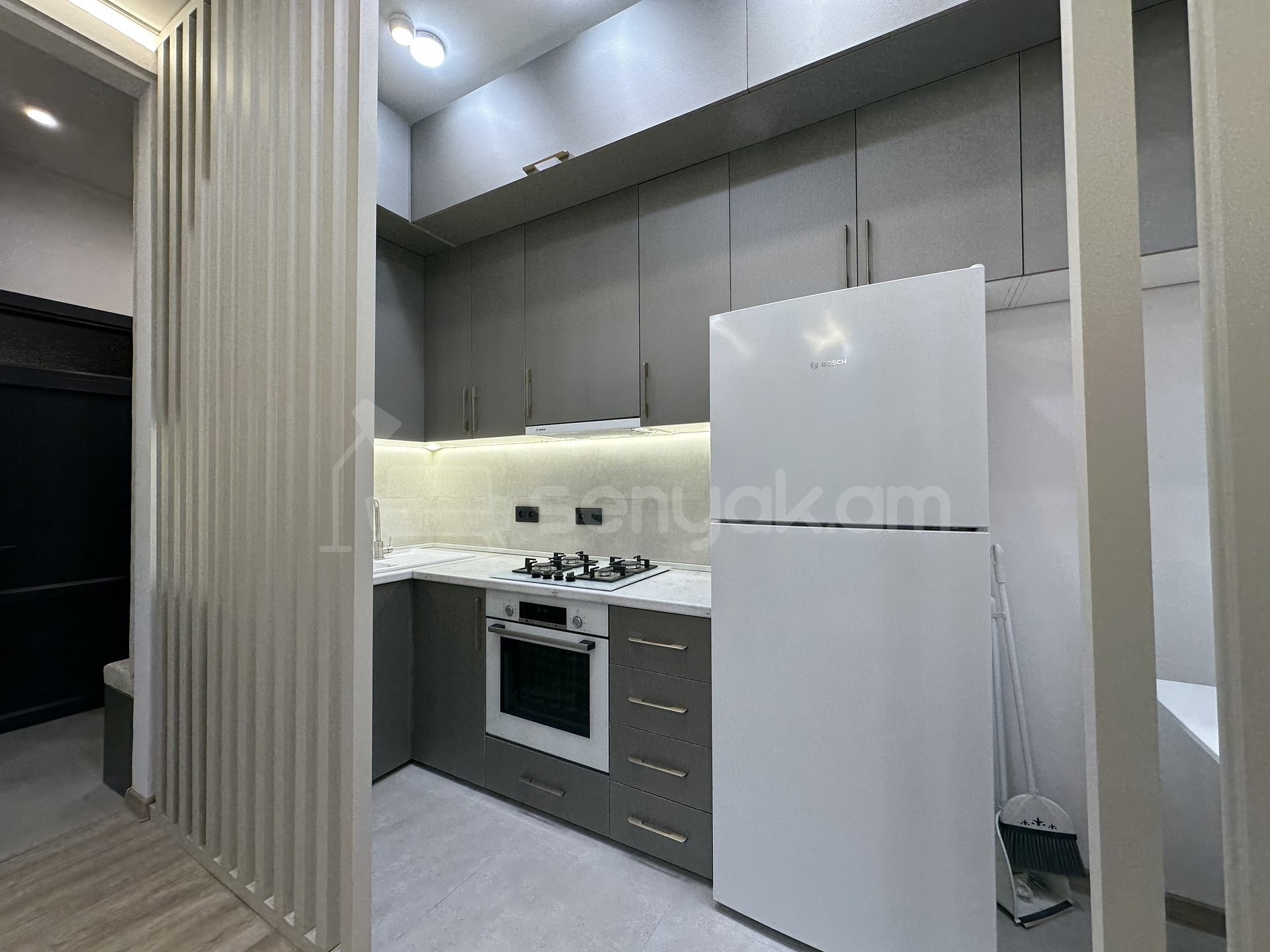 2 Սենյականոց Բնակարան Քարե Շենքում, 42քմ, 3/5 հարկ, Դիզայներական Վերանորոգված, Կահավորված, Արևկող