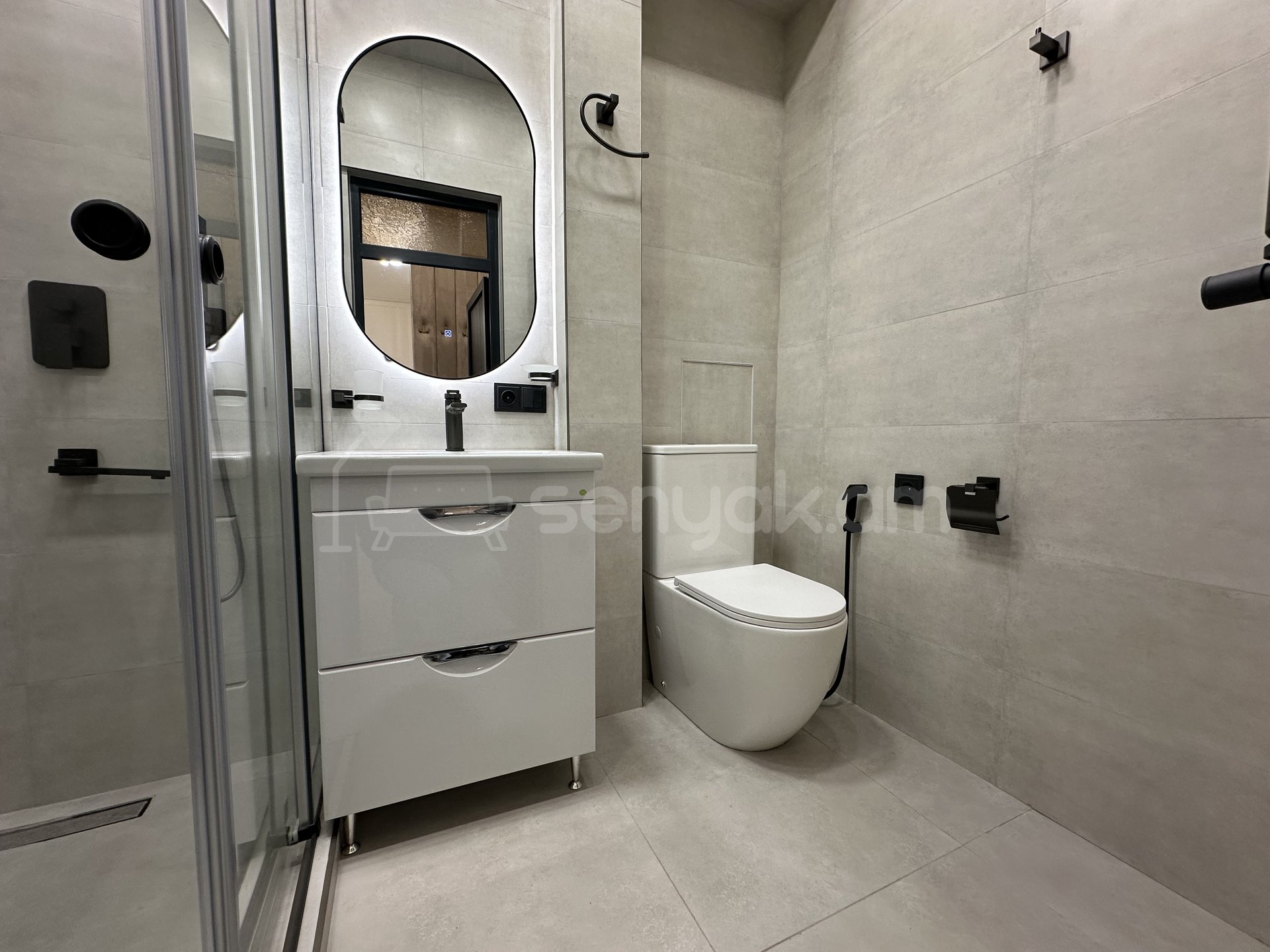 2 Սենյականոց Բնակարան Քարե Շենքում, 42քմ, 3/5 հարկ, Դիզայներական Վերանորոգված, Կահավորված, Արևկող