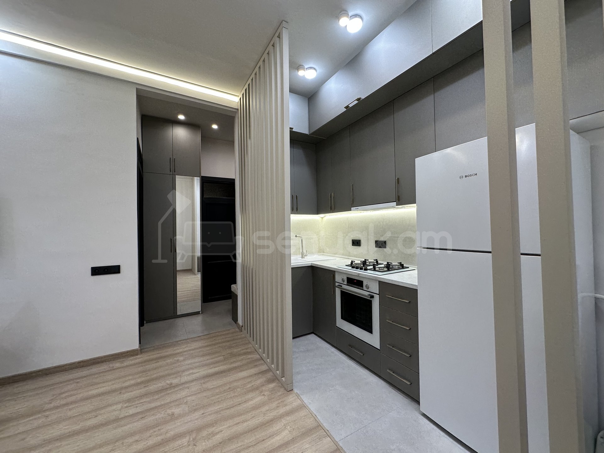 2 Սենյականոց Բնակարան Քարե Շենքում, 42քմ, 3/5 հարկ, Դիզայներական Վերանորոգված, Կահավորված, Արևկող