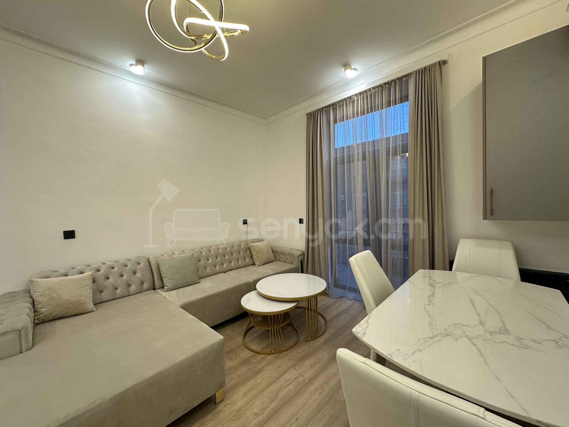 2 Սենյականոց Բնակարան Քարե Շենքում, 42քմ, 3/5 հարկ, Դիզայներական Վերանորոգված, Կահավորված, Արևկող