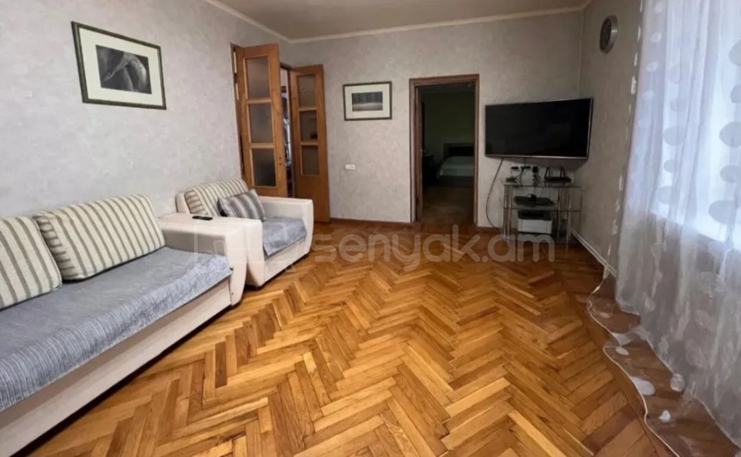 3 Սենյականոց Բնակարան Քարե Շենքում, 82քմ, 5/5 հարկ, Նորմալ Վիճակում