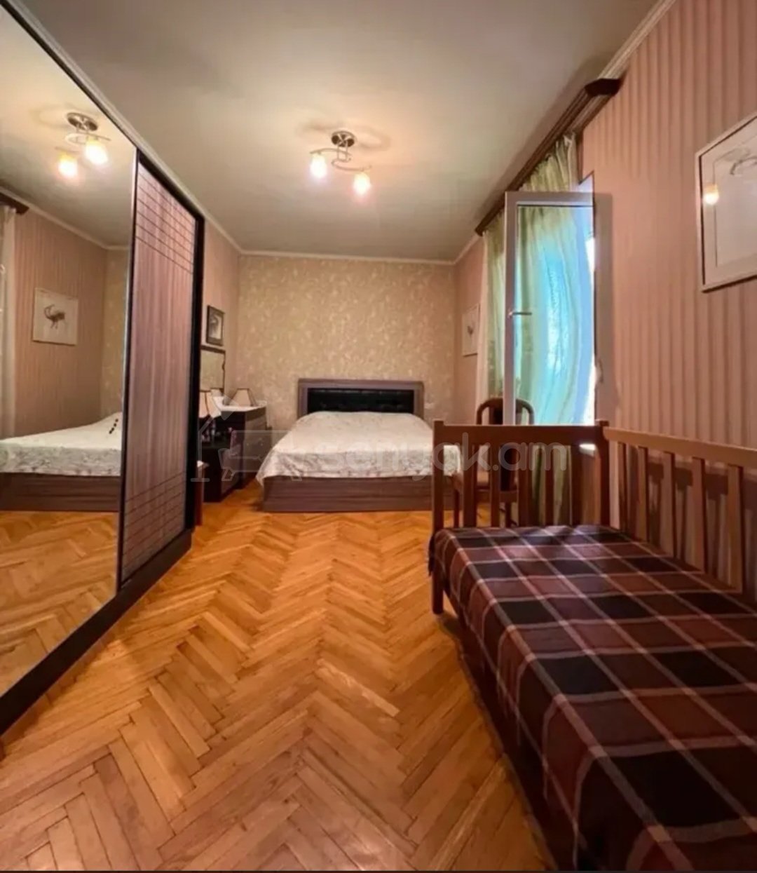 3 Սենյականոց Բնակարան Քարե Շենքում, 82քմ, 5/5 հարկ, Նորմալ Վիճակում