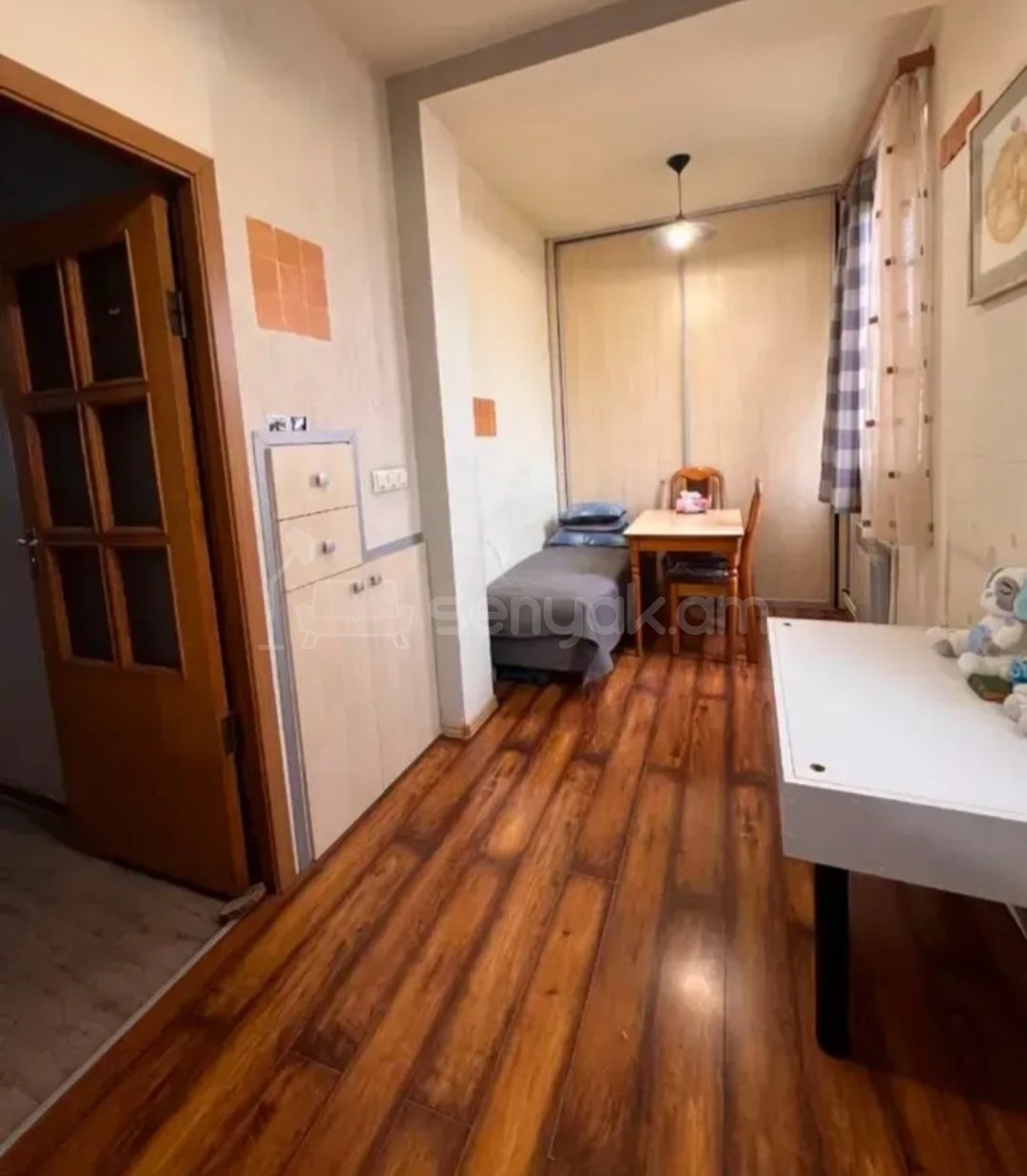 3 Սենյականոց Բնակարան Քարե Շենքում, 82քմ, 5/5 հարկ, Նորմալ Վիճակում