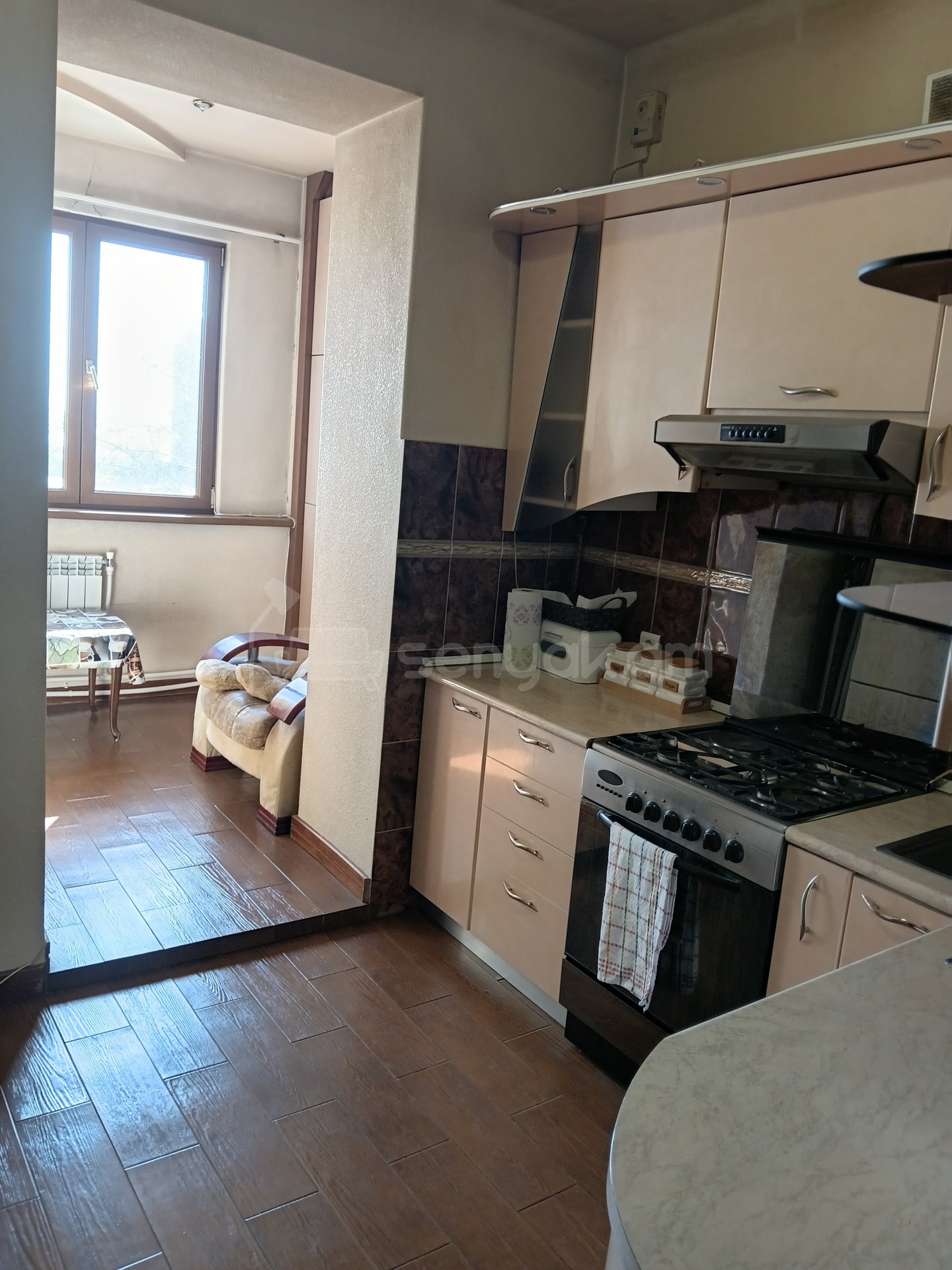 3 Սենյականոց Բնակարան Քարե Շենքում, 85քմ, 4/5 հարկ, Կապիտալ Վերանորոգված, Կահավորված