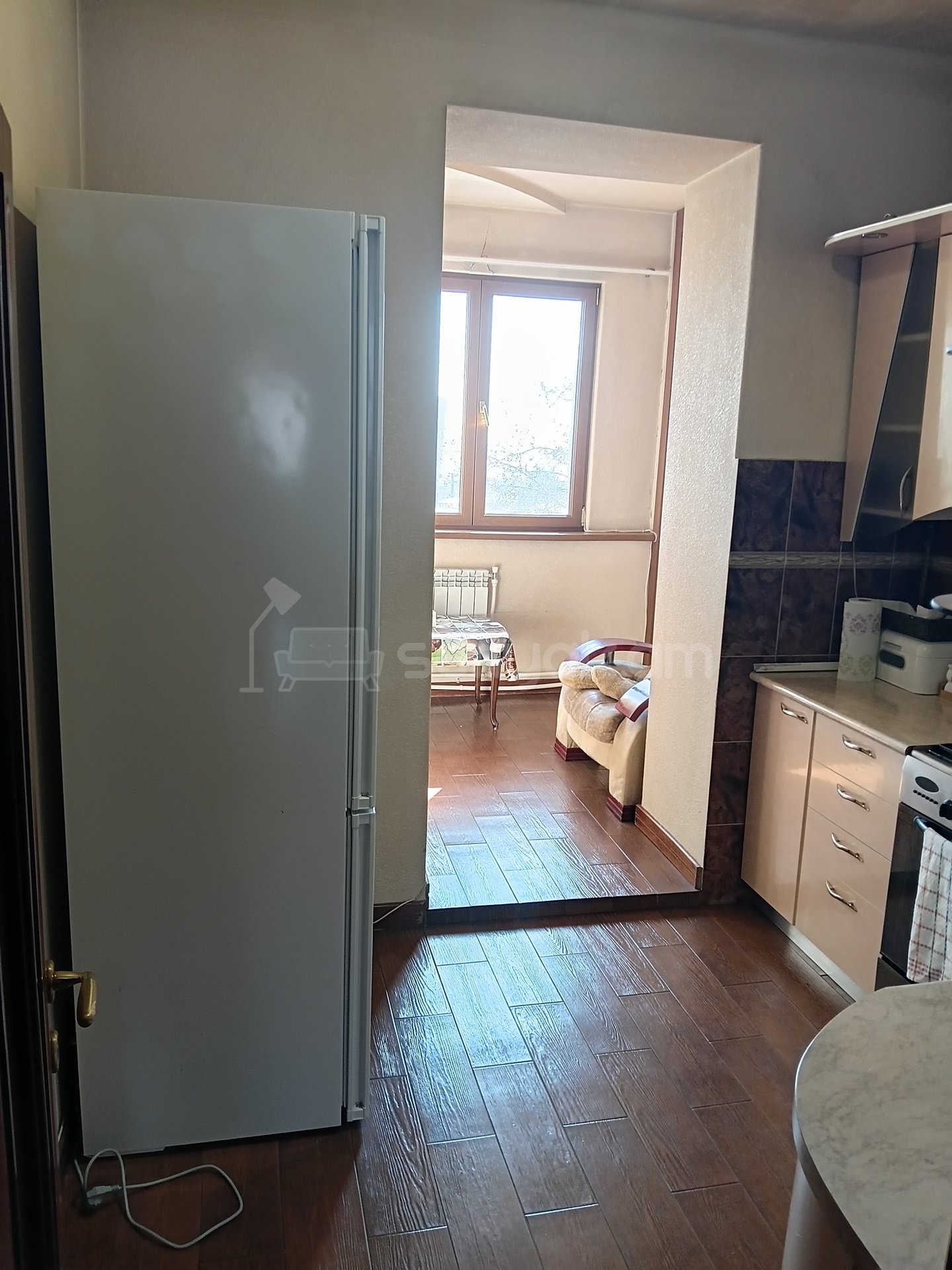 3 Սենյականոց Բնակարան Քարե Շենքում, 85քմ, 4/5 հարկ, Կապիտալ Վերանորոգված, Կահավորված