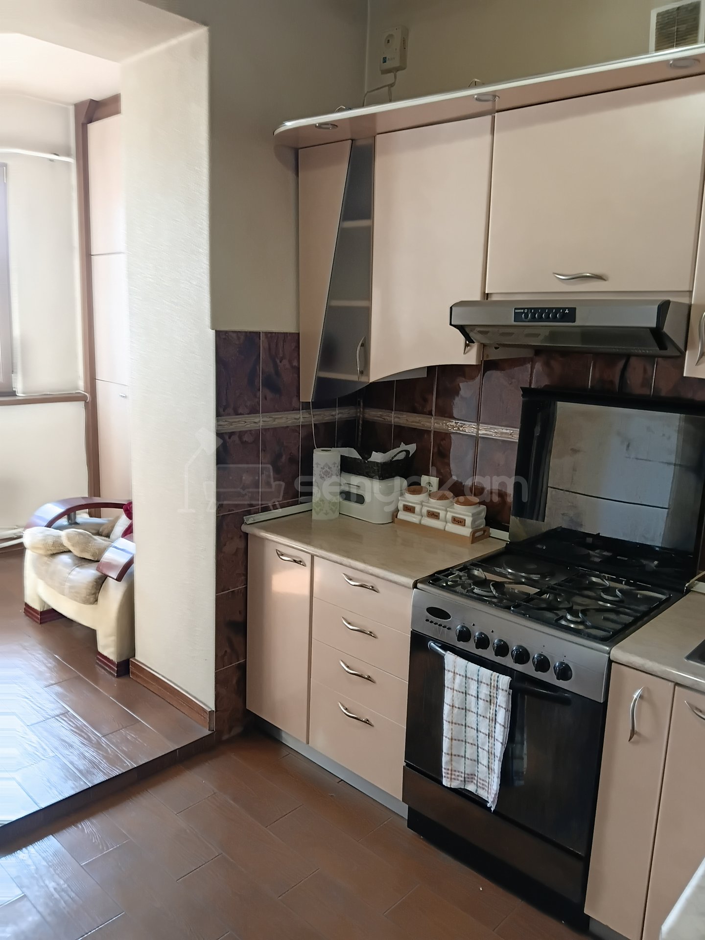 3 Սենյականոց Բնակարան Քարե Շենքում, 85քմ, 4/5 հարկ, Կապիտալ Վերանորոգված, Կահավորված