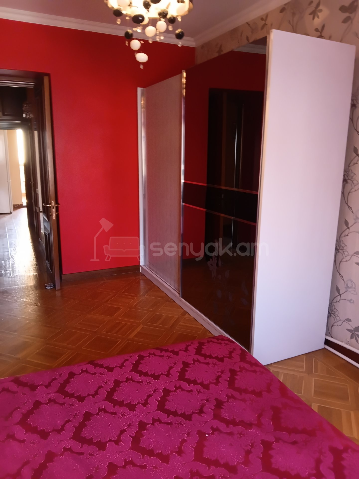 3 Սենյականոց Բնակարան Քարե Շենքում, 85քմ, 4/5 հարկ, Կապիտալ Վերանորոգված, Կահավորված