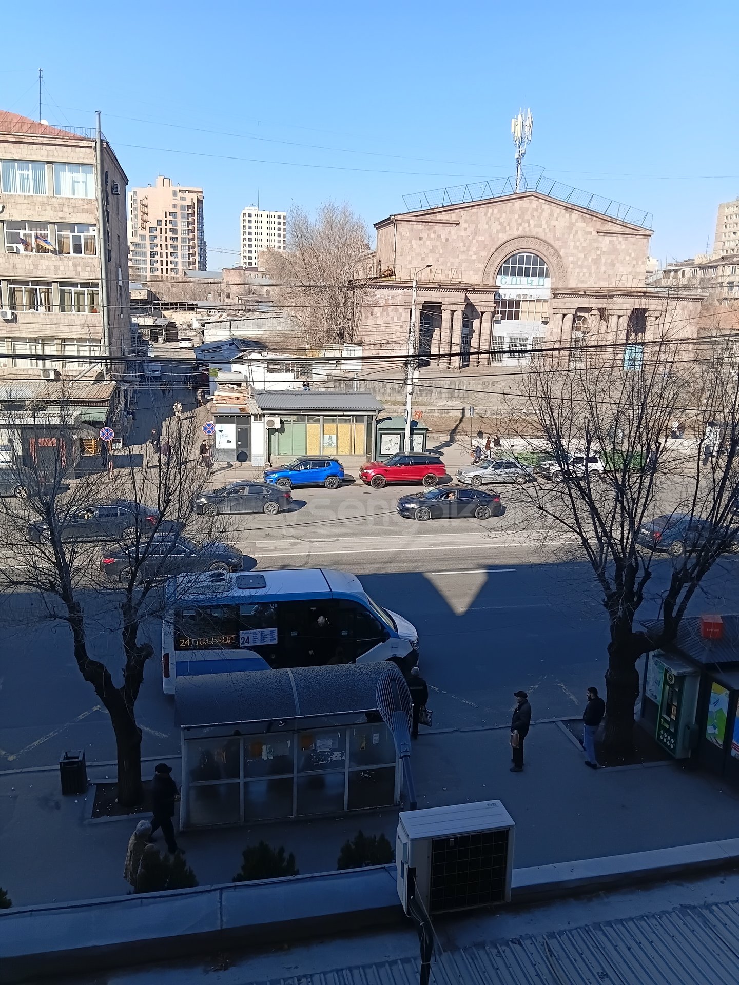 3 Սենյականոց Բնակարան Քարե Շենքում, 85քմ, 4/5 հարկ, Կապիտալ Վերանորոգված, Կահավորված