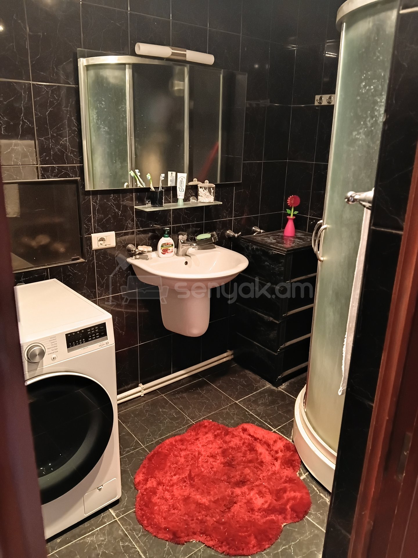 3 Սենյականոց Բնակարան Քարե Շենքում, 85քմ, 4/5 հարկ, Կապիտալ Վերանորոգված, Կահավորված