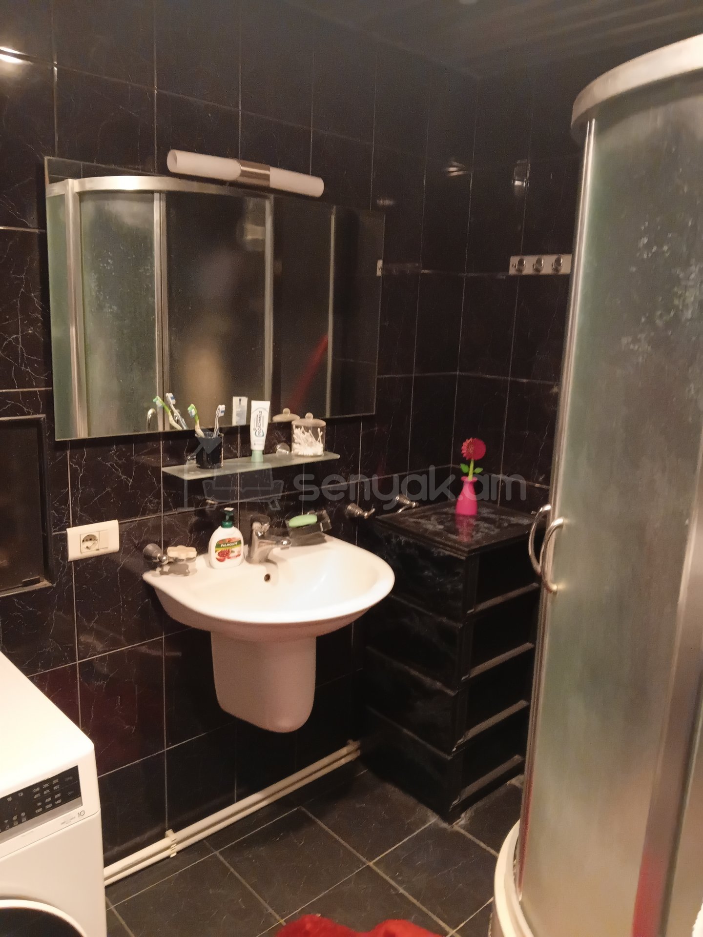 3 Սենյականոց Բնակարան Քարե Շենքում, 85քմ, 4/5 հարկ, Կապիտալ Վերանորոգված, Կահավորված