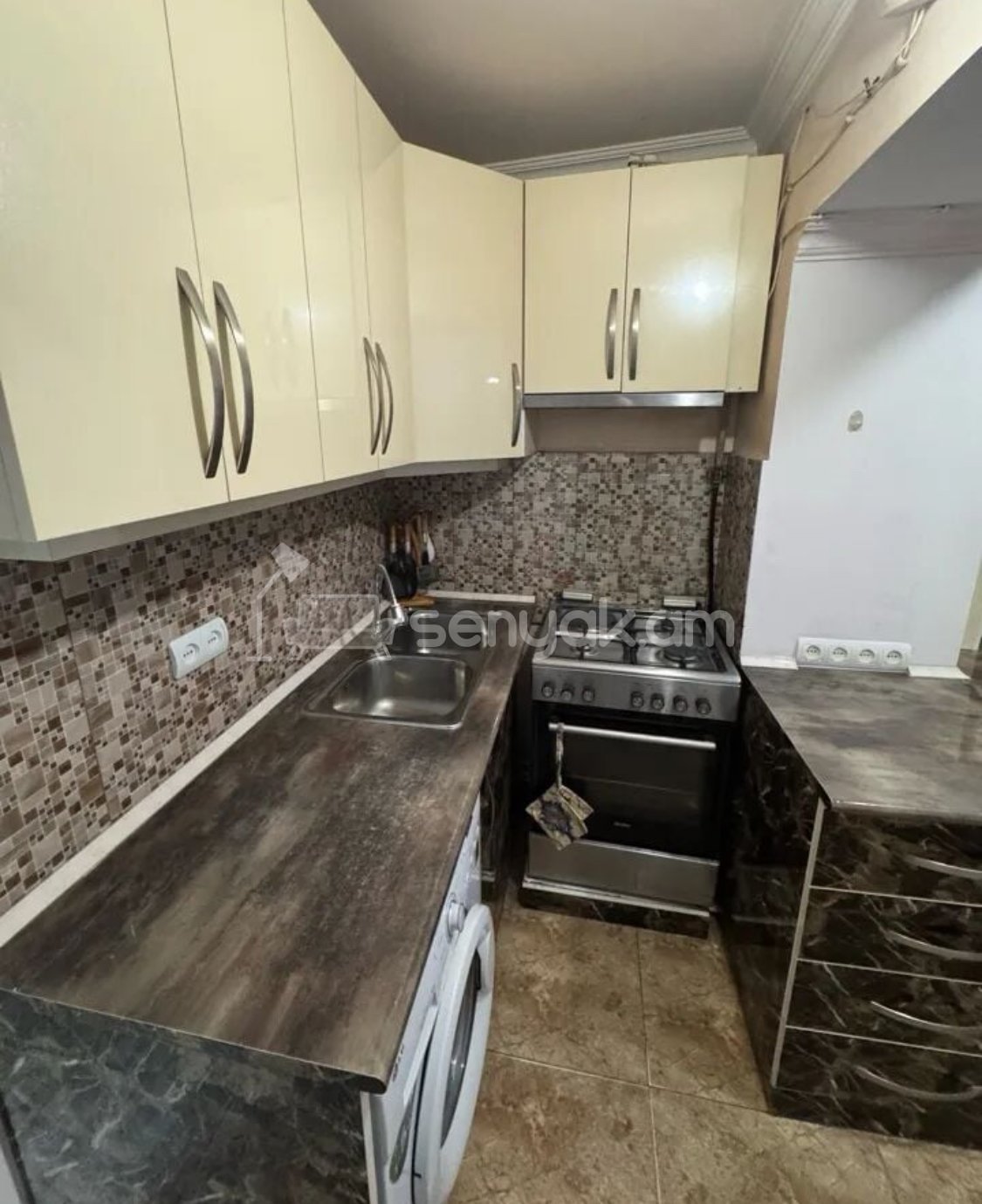 3 Սենյականոց Բնակարան Քարե Շենքում, 75քմ, 5/5 հարկ, Կապիտալ Վերանորոգված, Կահավորված