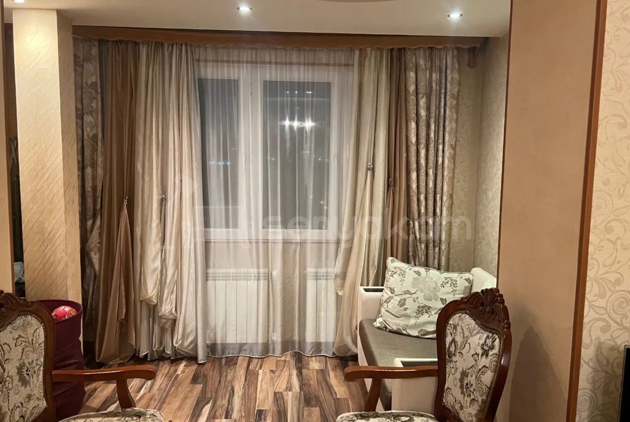 3 Սենյականոց Բնակարան Քարե Շենքում, 90քմ, 4/5 հարկ, Դիզայներական Վերանորոգված, Կահավորված