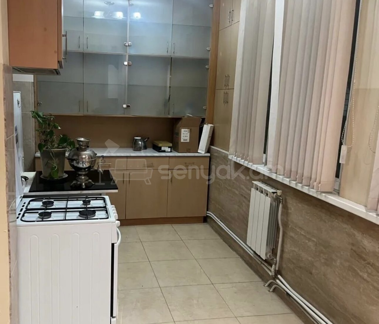 3 Սենյականոց Բնակարան Քարե Շենքում, 72քմ, 4/5 հարկ, Կապիտալ Վերանորոգված, Կահավորված